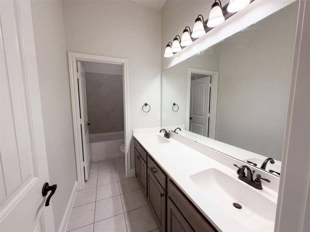 130 Red Pine Drive, Red Oak, TX 75154 130 Red Pine Drive, Red Oak, TX 75154