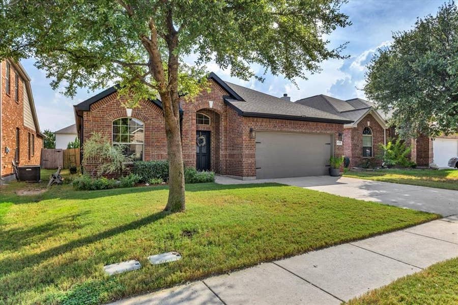 Property photo for 5728 Sapphire Pool Trail, Fort Worth, TX