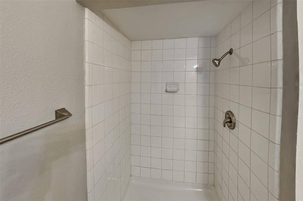 3905 Branch Hollow Drive, Plano, TX 75023 3905 Branch Hollow Drive, Plano, TX 75023