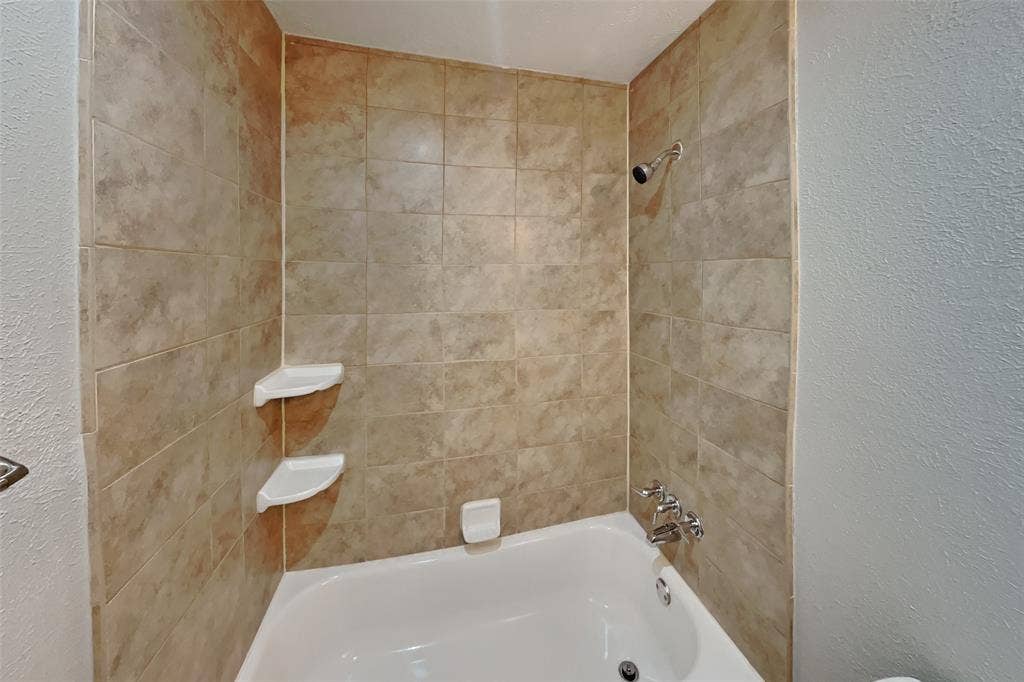 3905 Branch Hollow Drive, Plano, TX 75023 3905 Branch Hollow Drive, Plano, TX 75023