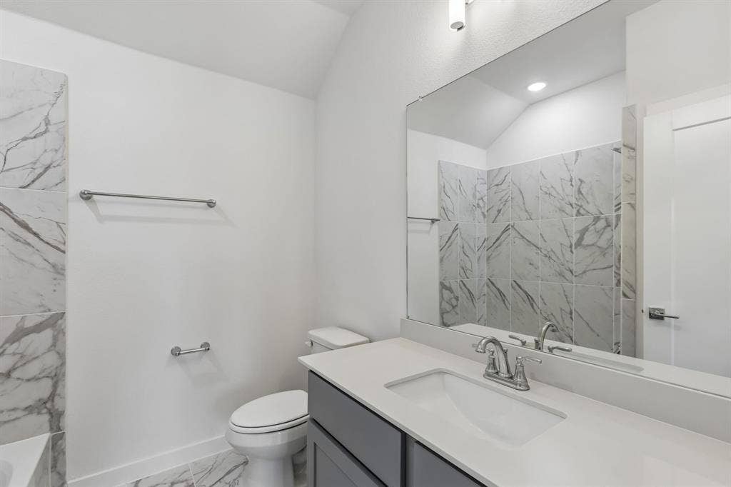 4612 Carina Road, McKinney, TX 75071 Bathroom in the Claret home plan – REPRESENTATIVE PHOTO