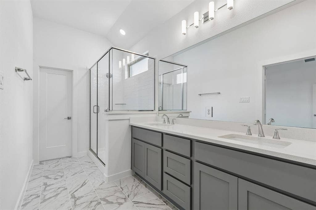 4612 Carina Road, McKinney, TX 75071 Primary Bathroom in the Claret home plan – REPRESENTATIVE PHOTO