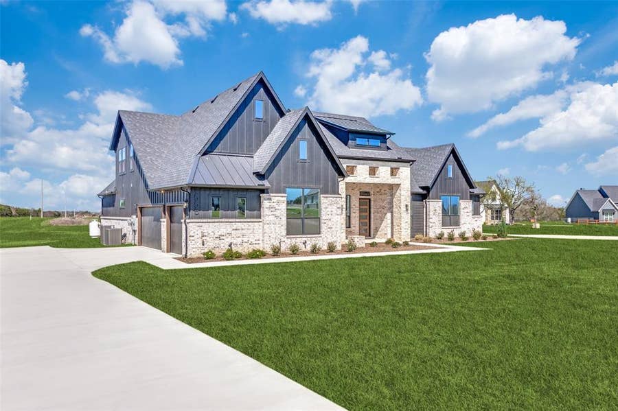 Property photo for 555 Aermotor Loop, Weatherford, TX