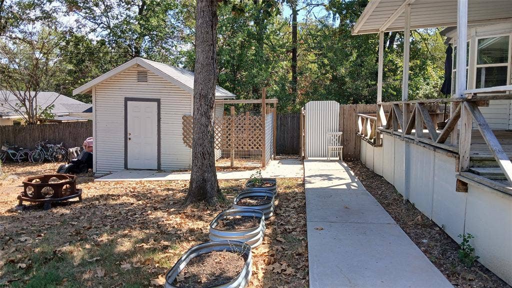 630 CEDARCREST Drive, Tool, TX 75143