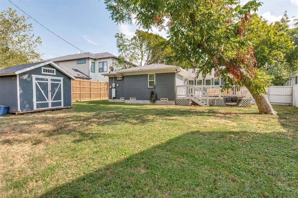 3811 Eaton Drive, Dallas, TX 75220 3811 Eaton - Tom Hughes Team - Backyard