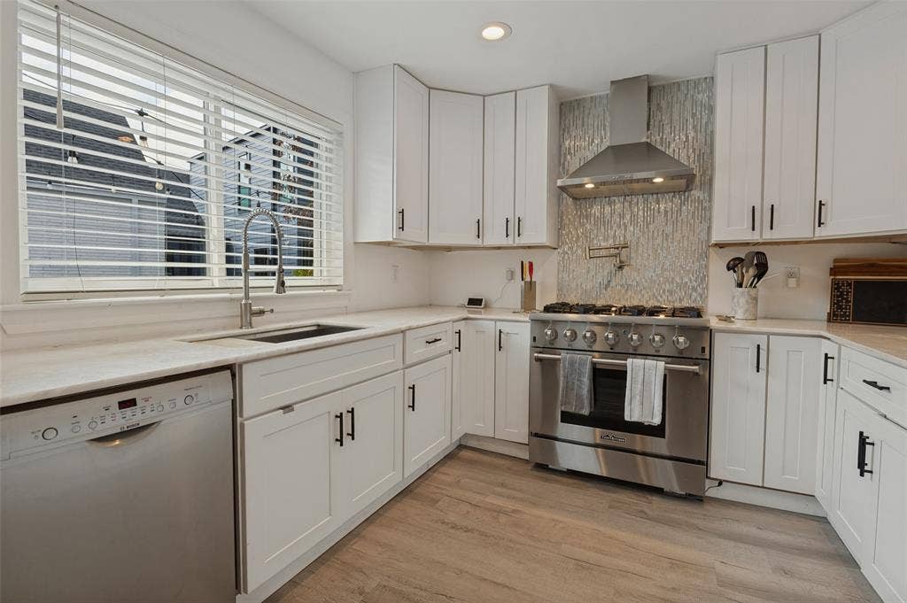 3811 Eaton Drive, Dallas, TX 75220 3811 Eaton - Tom Hughes Team - Kitchen