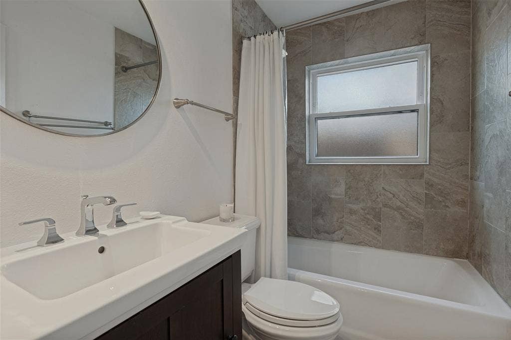 3811 Eaton Drive, Dallas, TX 75220 3811 Eaton - Tom Hughes Team - Bathroom