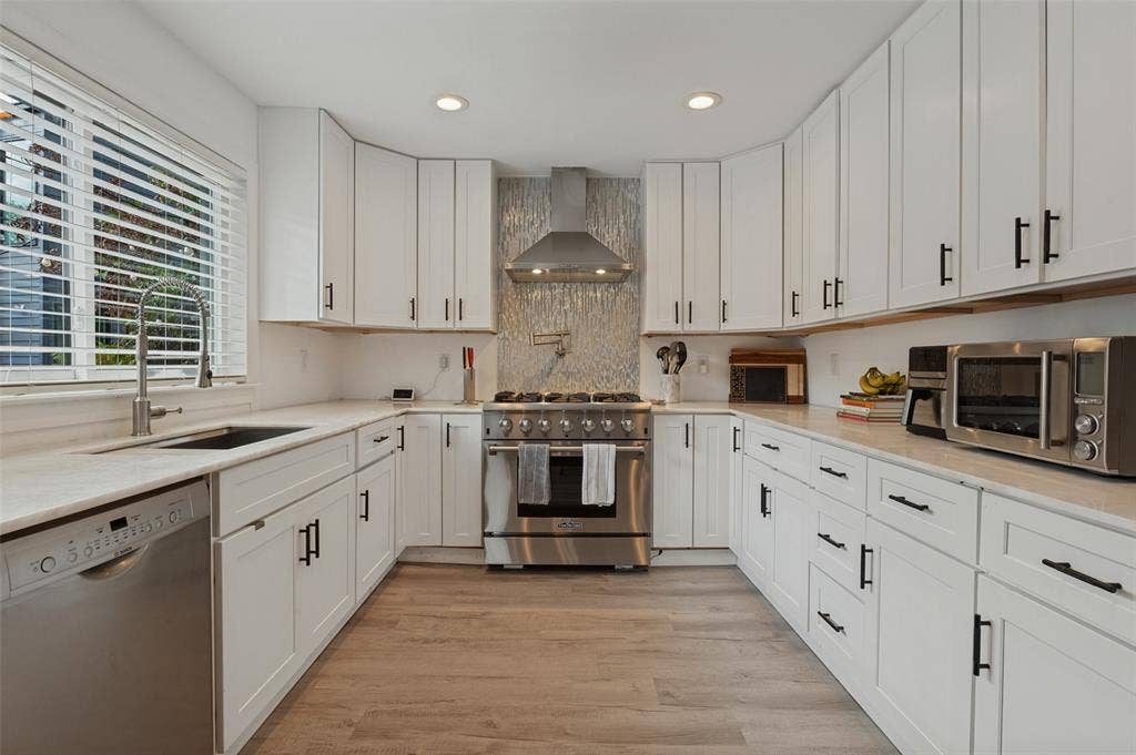 3811 Eaton Drive, Dallas, TX 75220 3811 Eaton - Tom Hughes Team - Kitchen