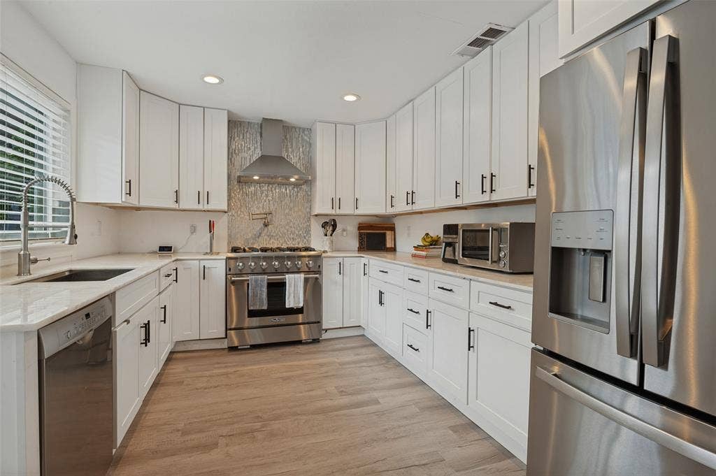 3811 Eaton Drive, Dallas, TX 75220 3811 Eaton - Tom Hughes Team - Kitchen