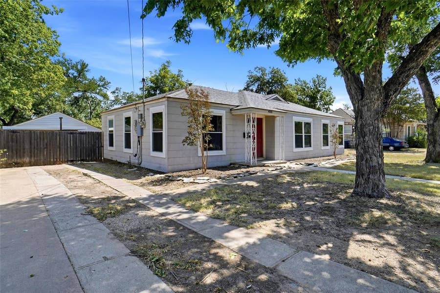 Property photo for 4005 Medford Road, Fort Worth, TX