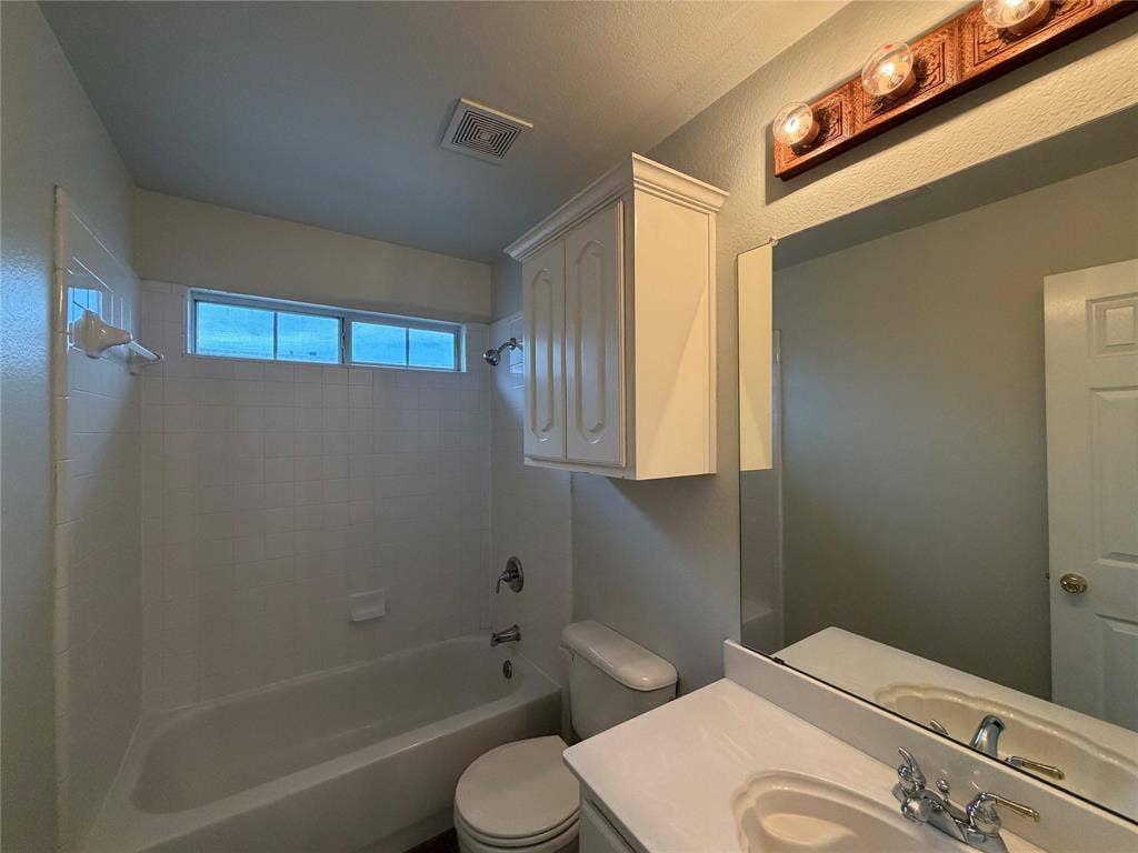5821 Starboardway Drive, Fort Worth, TX 76135