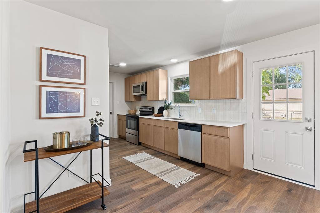 613 E Tyler Street, Richardson, TX 75081 613 E Tyler Street, Richardson, TX 75081