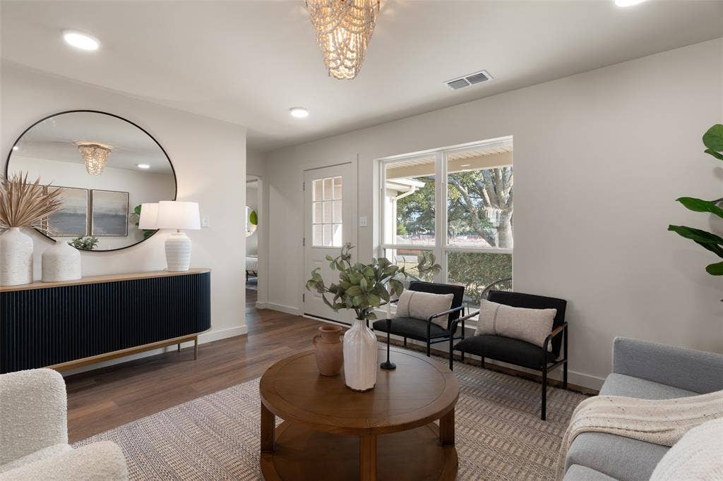 613 E Tyler Street, Richardson, TX 75081 613 E Tyler Street, Richardson, TX 75081