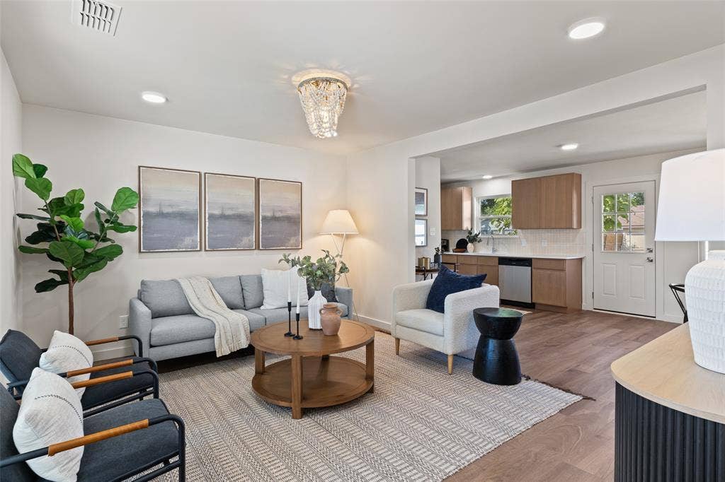 613 E Tyler Street, Richardson, TX 75081 613 E Tyler Street, Richardson, TX 75081