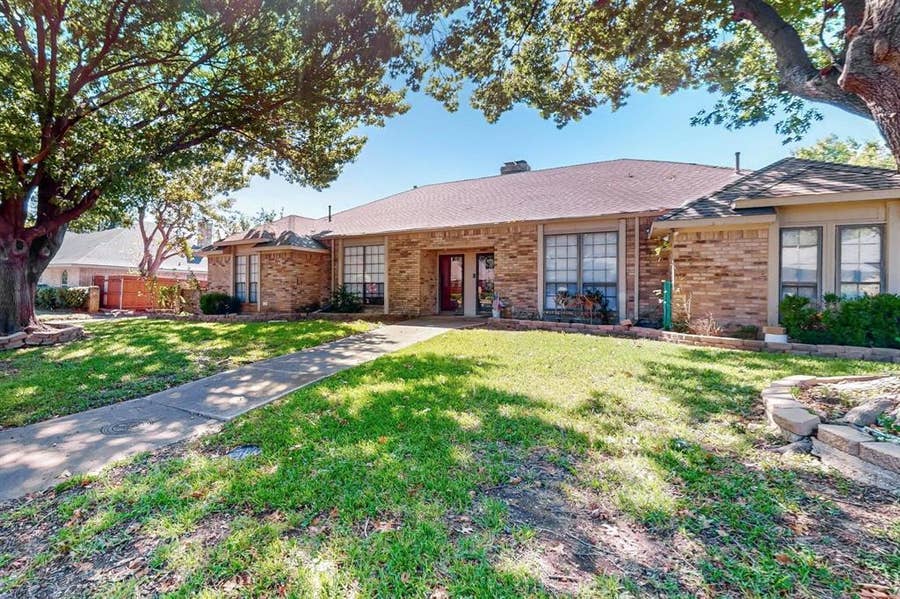 Property photo for 7113 Pleasant View Drive, Dallas, TX
