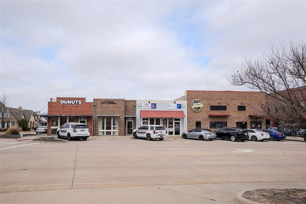 982 Alex Lane, Midlothian, TX 76065 Nearby retail