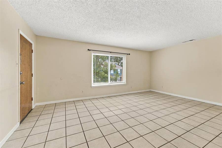 Property photo for 410 W Franklin Street, #5, Waxahachie, TX