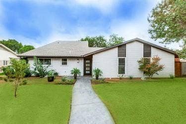 Property photo for 407 Pleasant Valley Lane, Richardson, TX