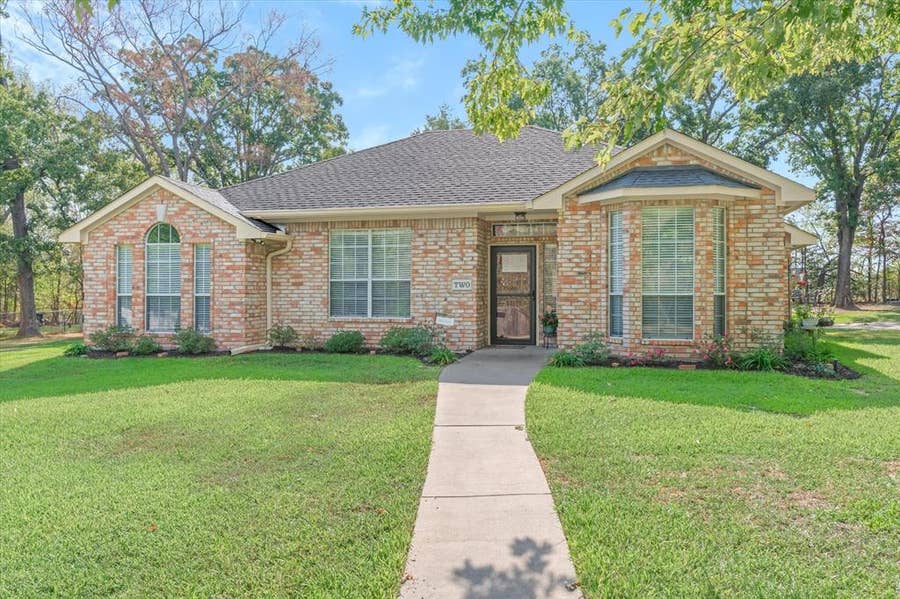 Property photo for 2 Bentwood Circle, Canton, TX