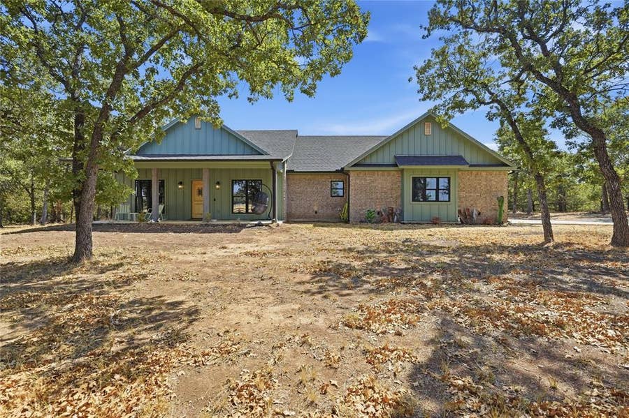 Property photo for 230 Silver Lakes Drive, Sunset, TX