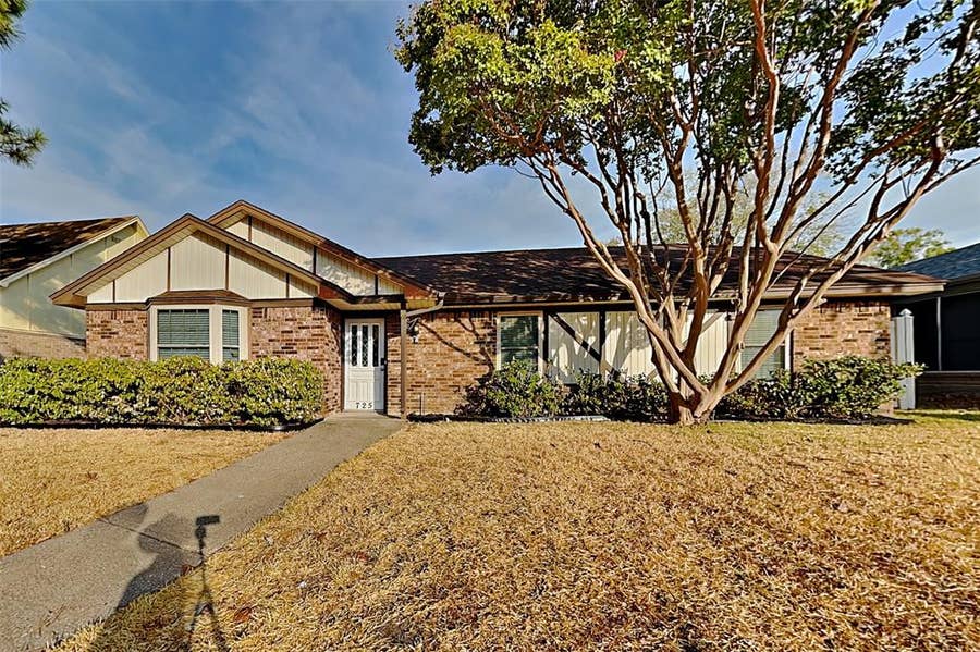 Property photo for 725 Maple Glen Drive, Garland, TX