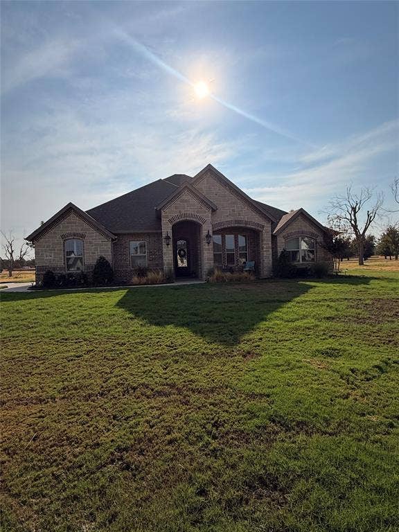 Property photo for 1136 Tremont Lane, Granbury, TX