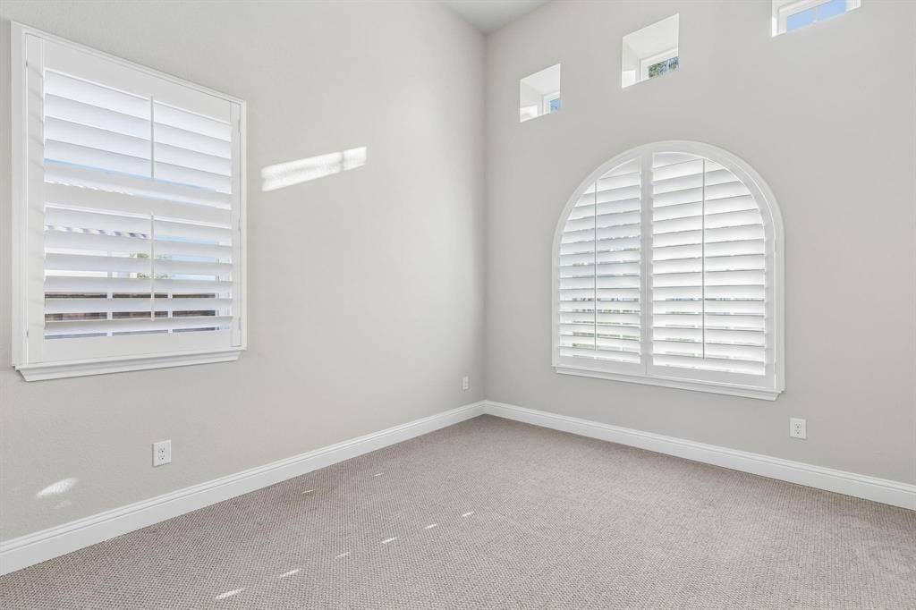 7342 Shoestring Drive, Frisco, TX 75036 Private downstairs secondary bedroom with an ensuite bath—ideal for guests or multigenerational living.