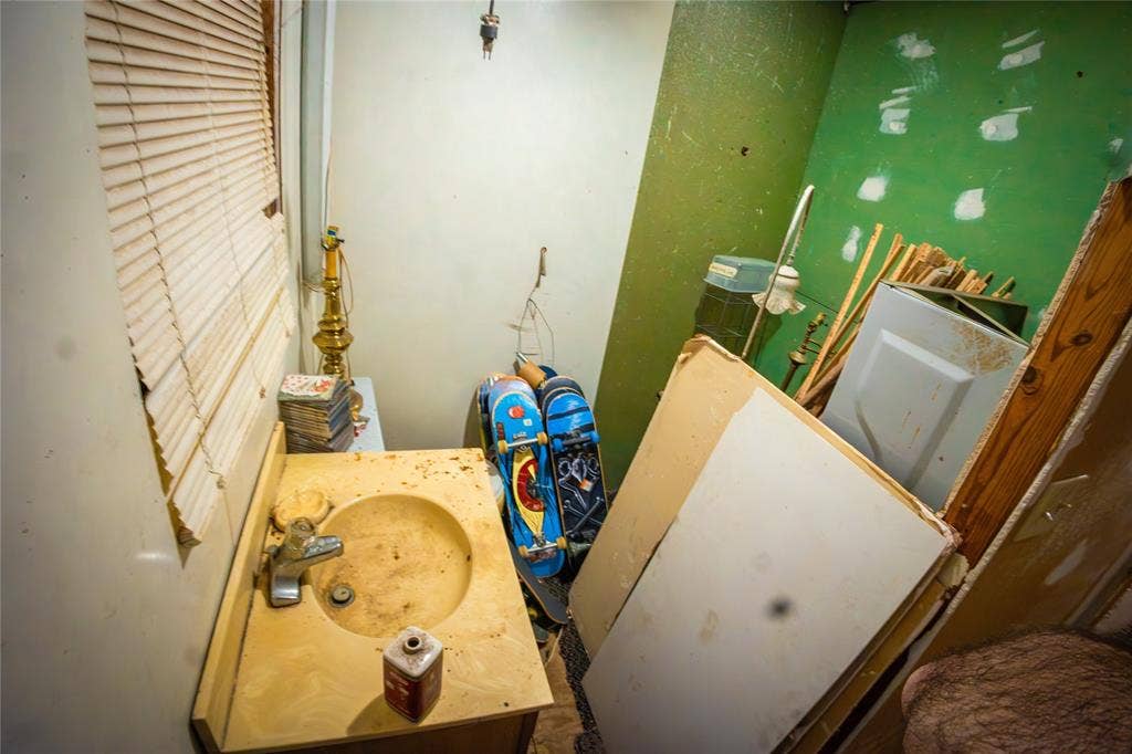 1720 Salem Street, Irving, TX 75061 1720 Salem Street, Irving, TX 75061