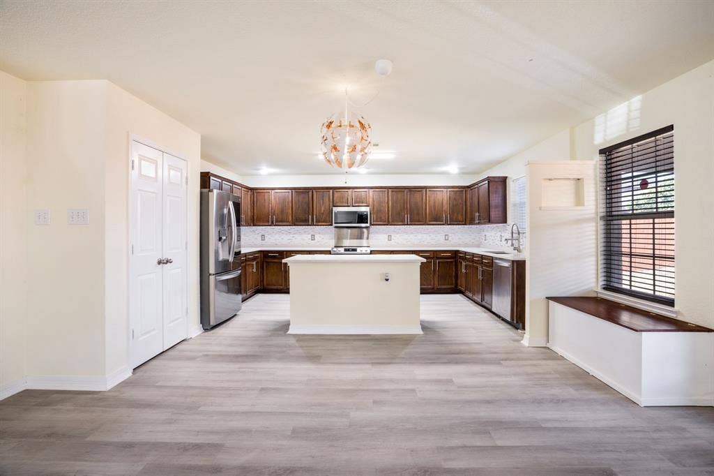 2456 Arroyo Springs Drive, Grand Prairie, TX 75052