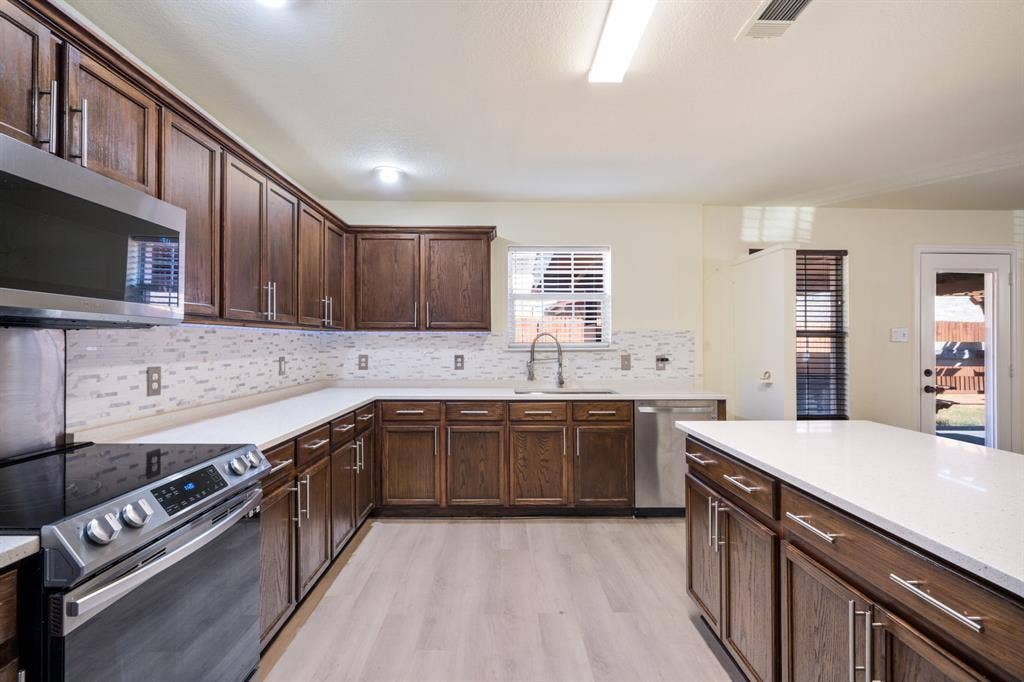 2456 Arroyo Springs Drive, Grand Prairie, TX 75052