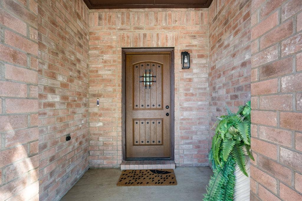 2456 Arroyo Springs Drive, Grand Prairie, TX 75052