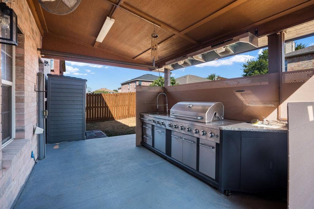 2456 Arroyo Springs Drive, Grand Prairie, TX 75052