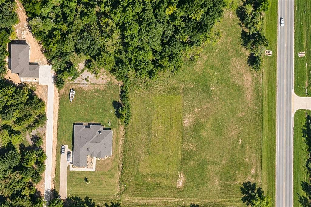 3926 Vista Oak Drive, Royse City, TX 75189 Expansive lot with a single-story residence and a detached garage structure