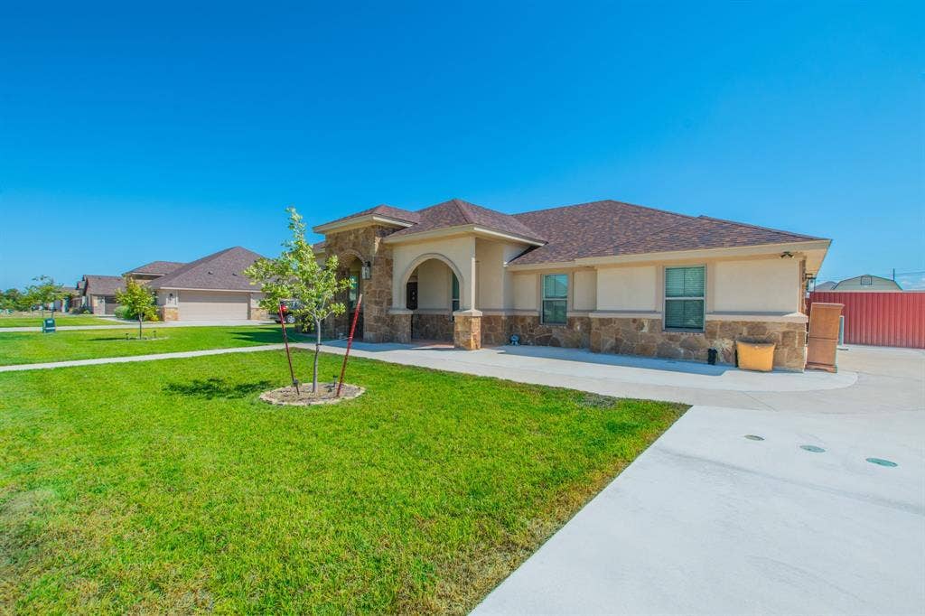 2410 SANDPIPER Drive, Killeen, TX 76542 2410 SANDPIPER Drive, Killeen, TX 76542