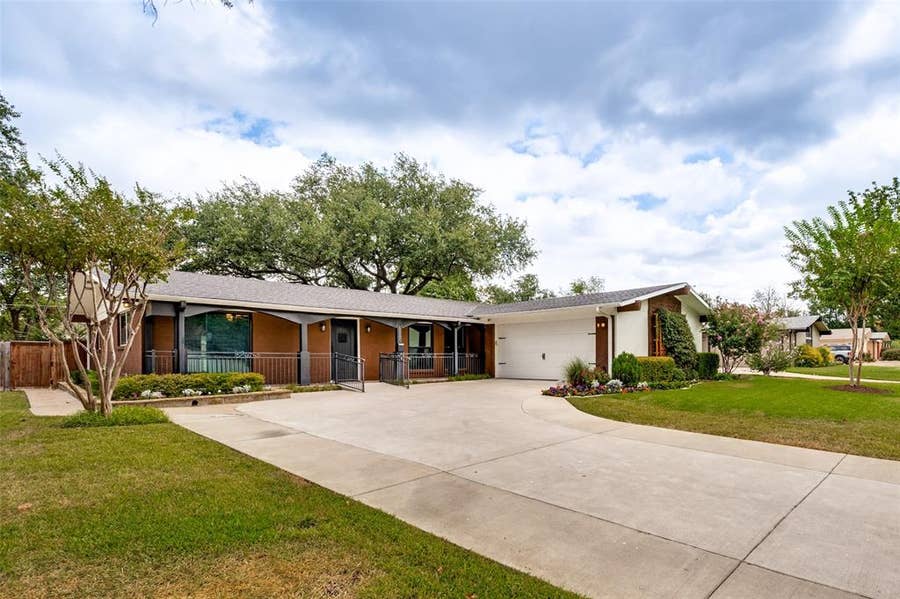 Property photo for 3259 Saint Croix Drive, Dallas, TX