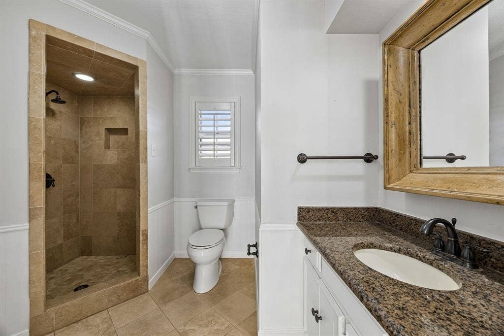 10322 White Rock Place, Dallas, TX 75238 Guest bathroom off guest bedroom and kitchen.
