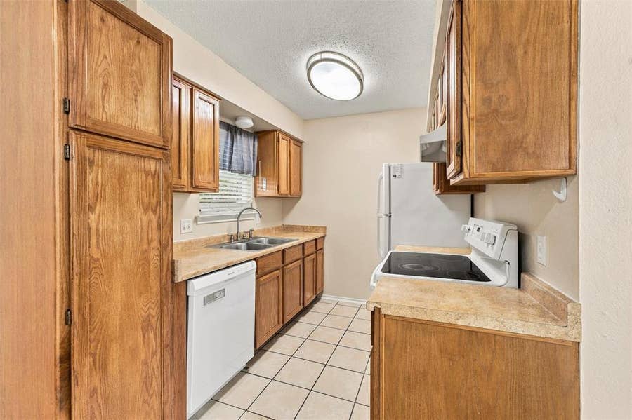 Property photo for 403 N 7th Street, #D, Midlothian, TX