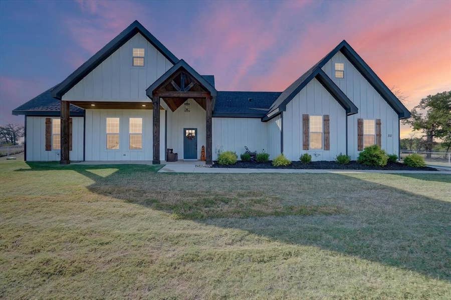 Property photo for 332 Jonny Boy Way, Springtown, TX