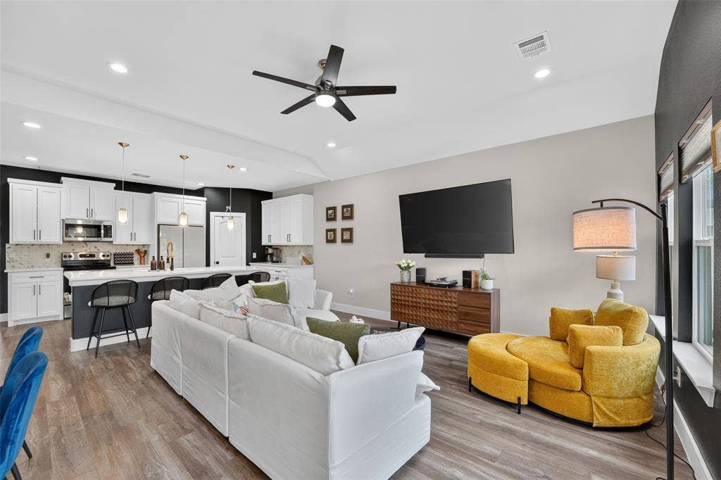 4211 S Denley Drive, Dallas, TX 75216 4211 S Denley Drive, Dallas, TX 75216
