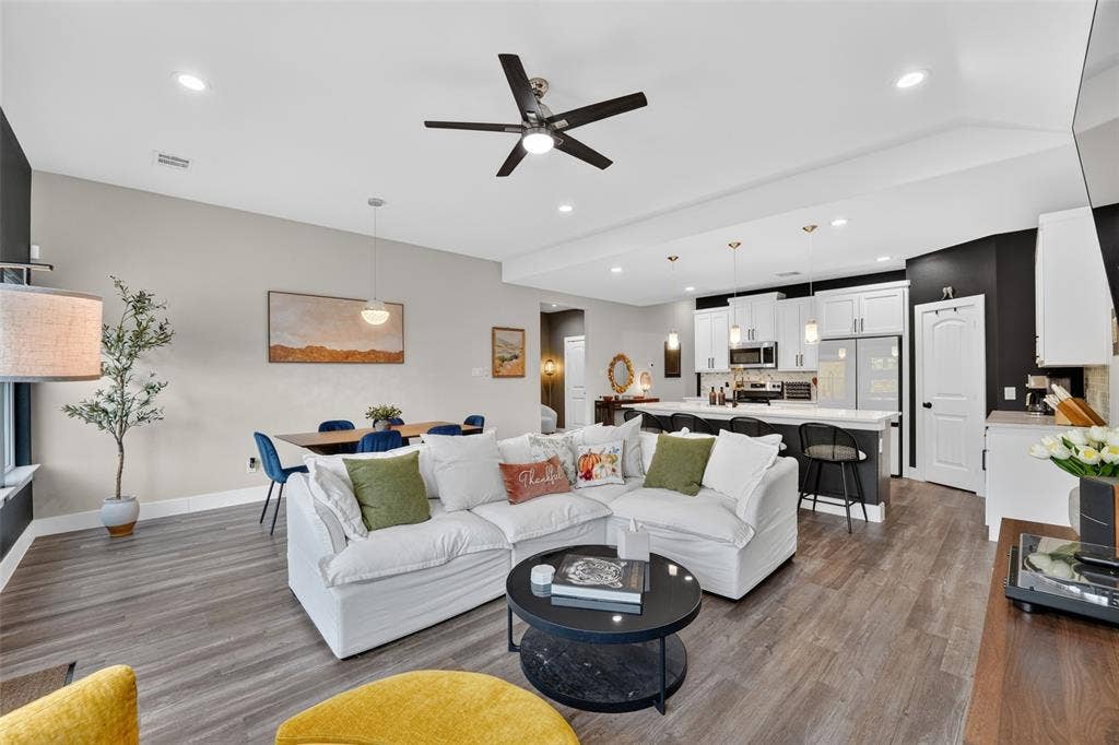 4211 S Denley Drive, Dallas, TX 75216 4211 S Denley Drive, Dallas, TX 75216