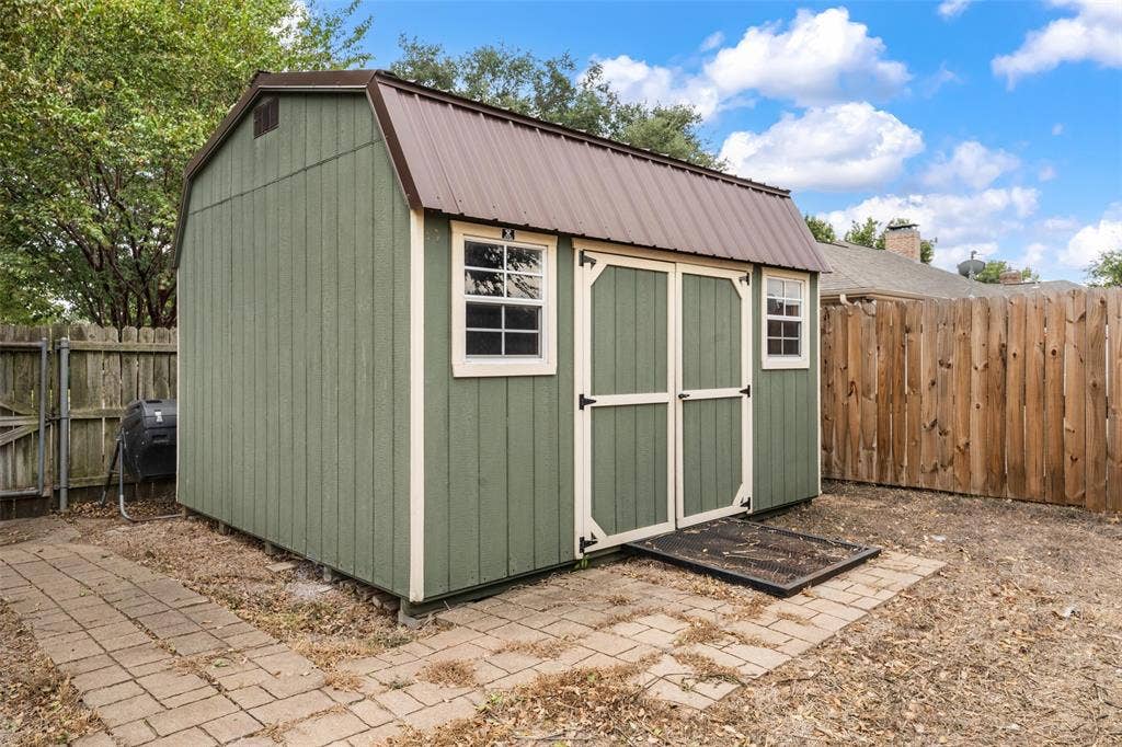 812 Regina Drive, Hewitt, TX 76643 Detached shed featuring a gambrel roof and double entry doors