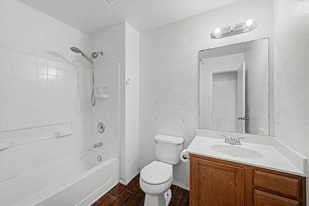 821 Green Heath Avenue, Fort Worth, TX 76120