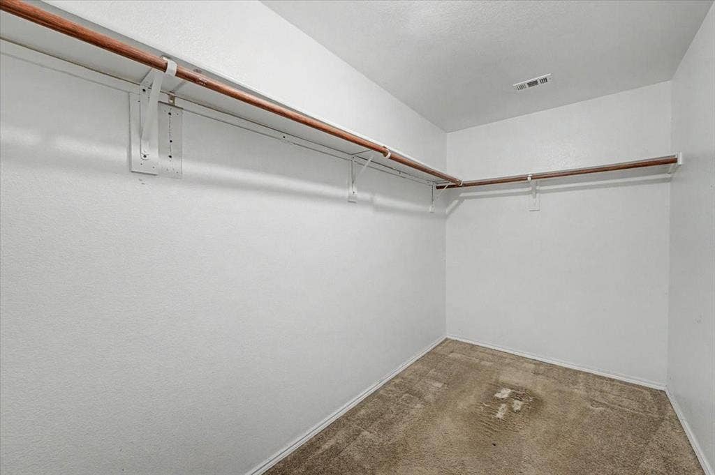 821 Green Heath Avenue, Fort Worth, TX 76120