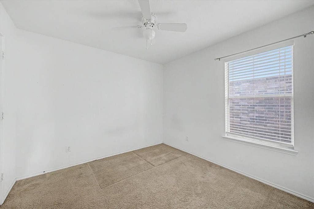 821 Green Heath Avenue, Fort Worth, TX 76120