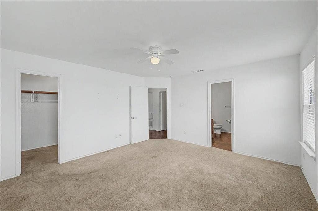 821 Green Heath Avenue, Fort Worth, TX 76120