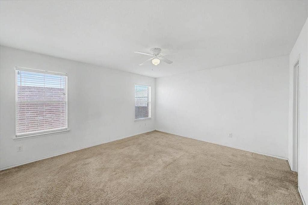 821 Green Heath Avenue, Fort Worth, TX 76120