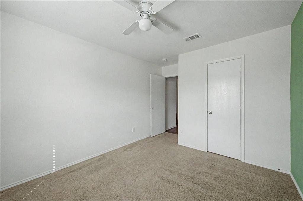821 Green Heath Avenue, Fort Worth, TX 76120