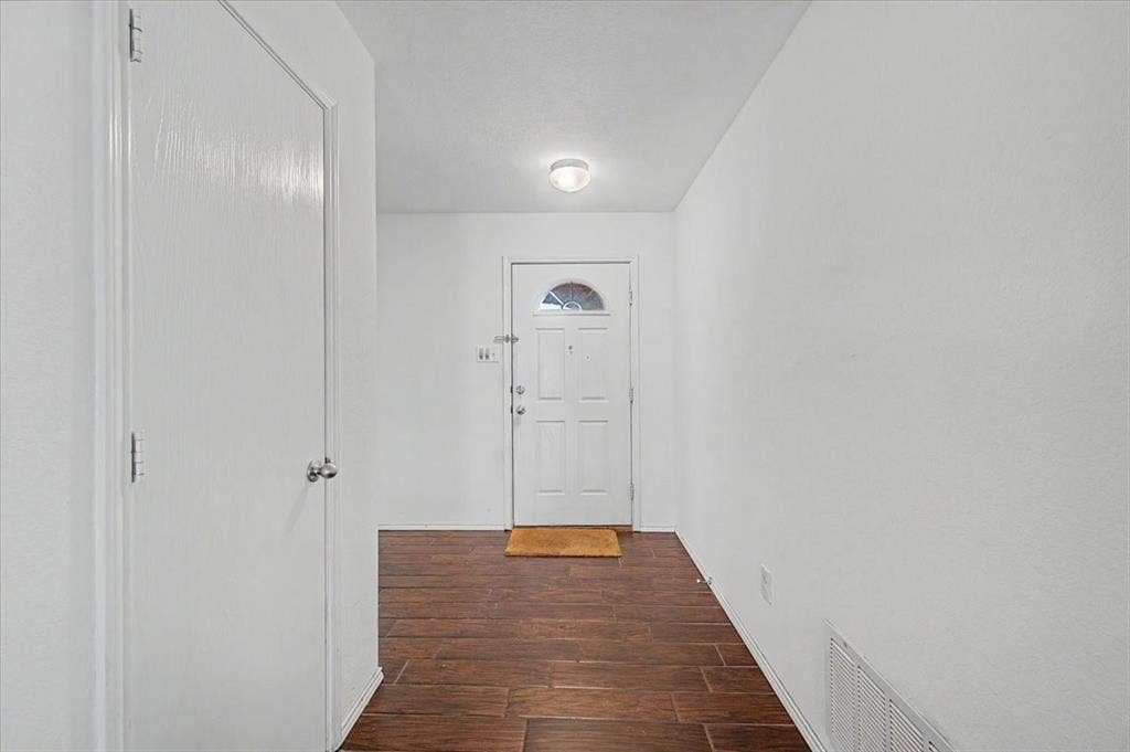 821 Green Heath Avenue, Fort Worth, TX 76120