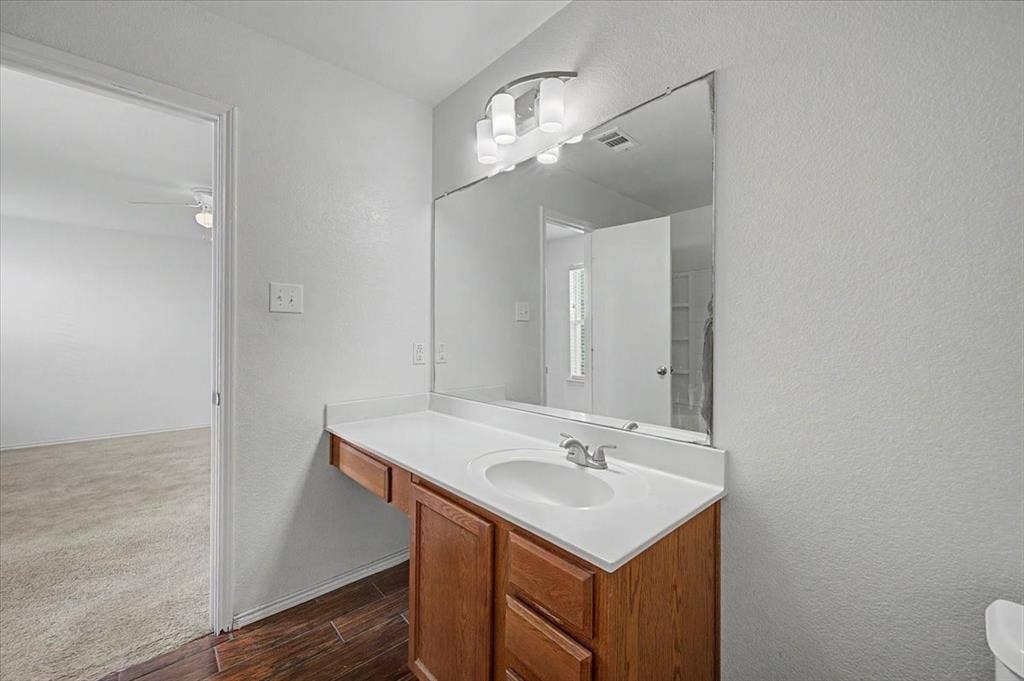 821 Green Heath Avenue, Fort Worth, TX 76120
