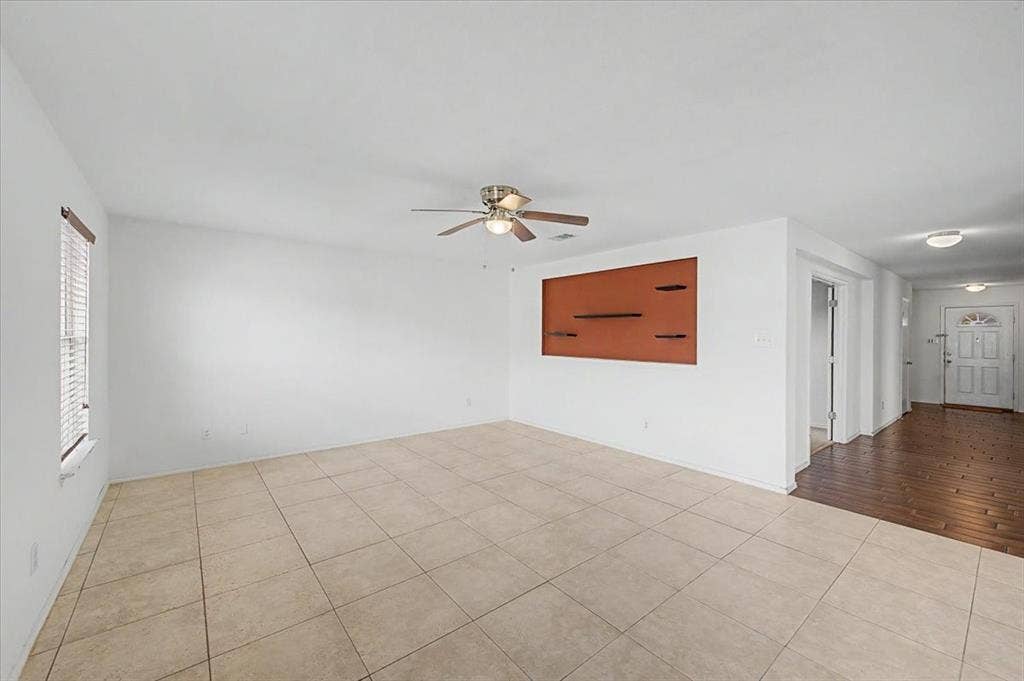 821 Green Heath Avenue, Fort Worth, TX 76120
